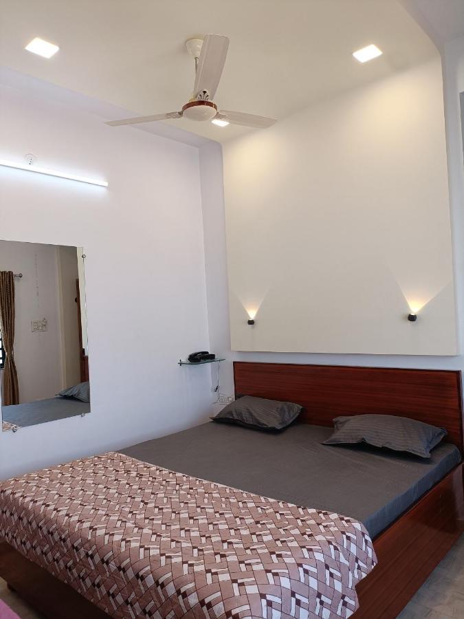Hotel Jb Star มันดวี ภายนอก รูปภาพ