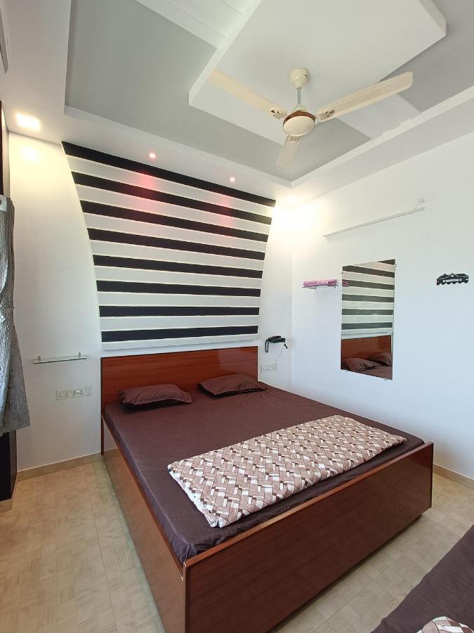 Hotel Jb Star มันดวี ภายนอก รูปภาพ